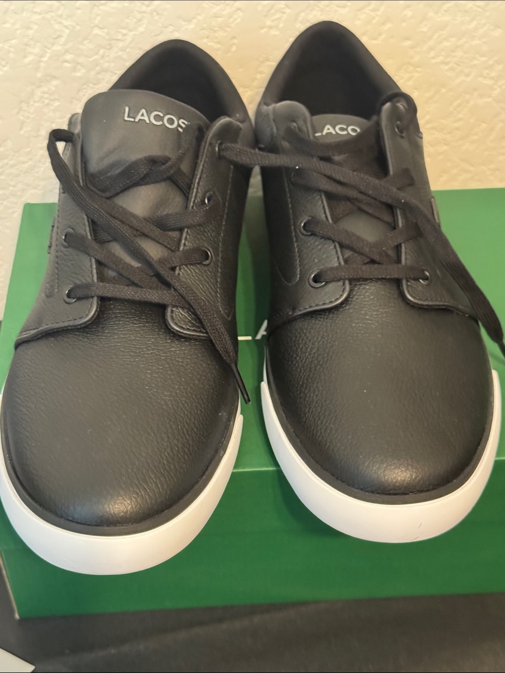 Lacoste Men's Black Low-Top Leather Sneakers new without box - Picture 3 of 6